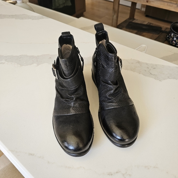 Miz Mooz Suzy Leather Black Ankle Boots - Picture 3 of 10